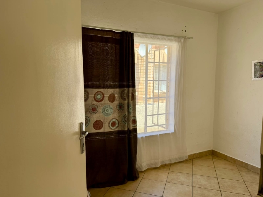 2 Bedroom Property for Sale in Waterval East North West